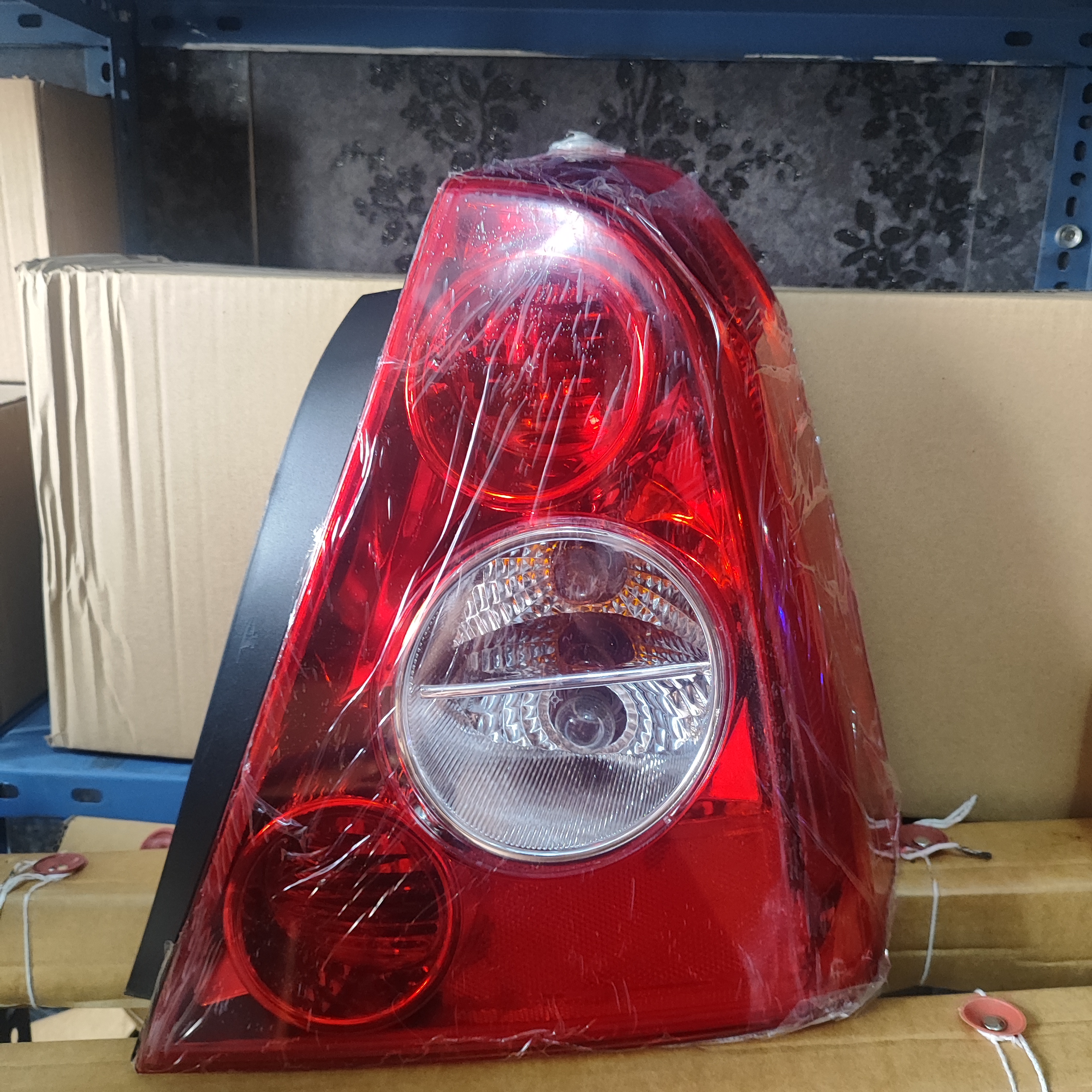 خطر عقب راست ام وی ام ۵۳۰ MVM کدفنی: A21-3773020