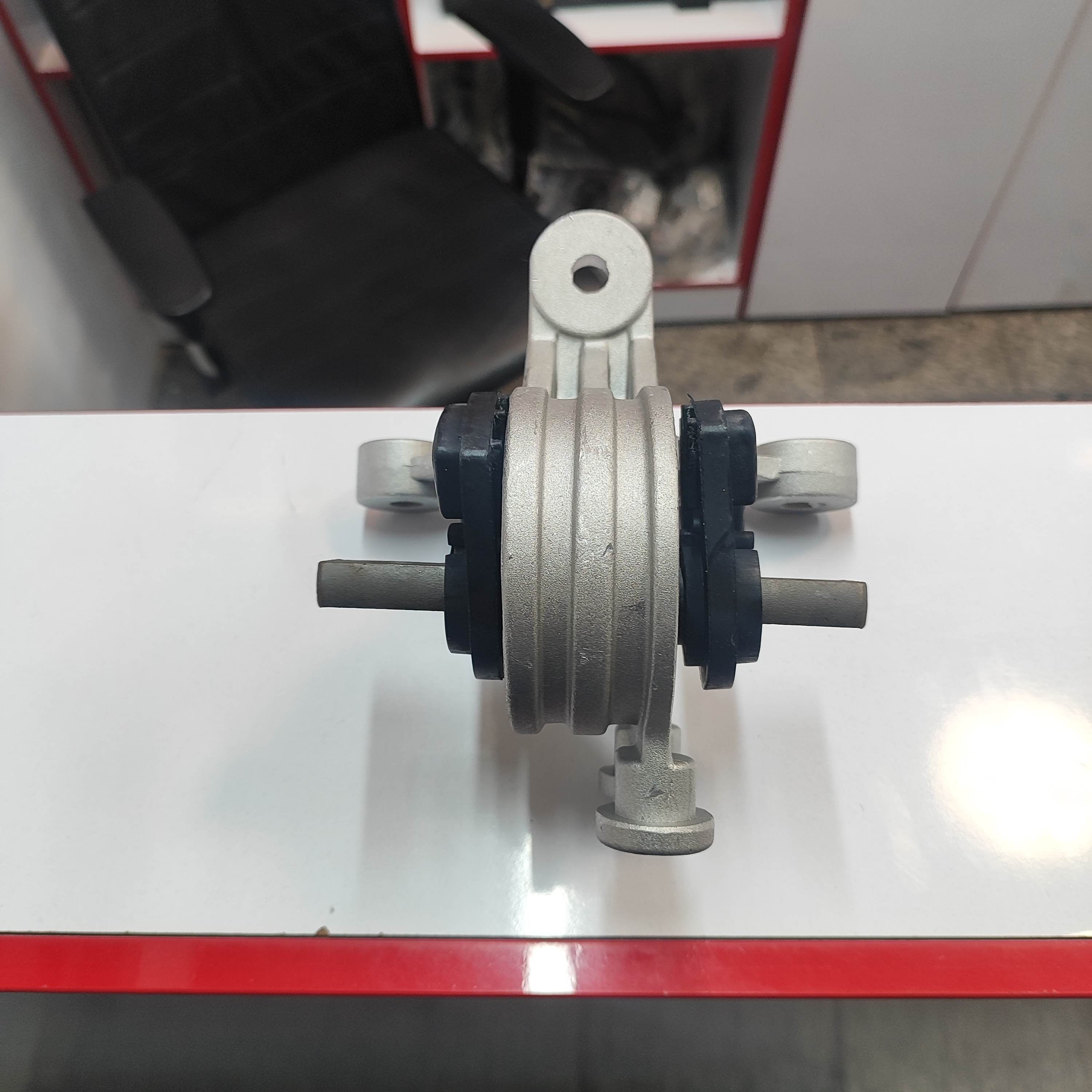 دسته موتور چپ ام وی ام ۱۱۰ اس شرکتی زیر باتری کد فنی : J00-1001110